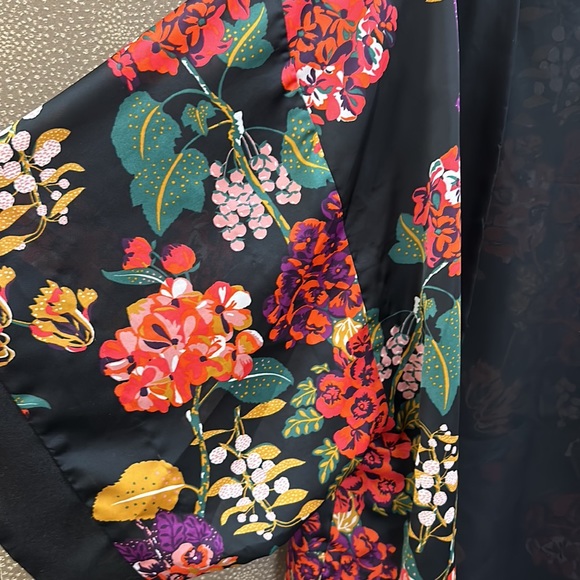 🔥🔥🔥H&M Conscious Collection Oversized Floral Black Kimono - Picture 8 of 9